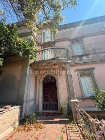 Villa bifamiliare Contrada Festola, Festola, Montemiletto