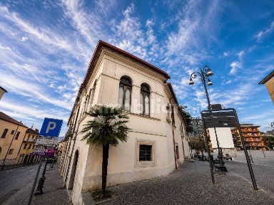 Villa unifamiliare piazza San Michele, Centro, Solofra