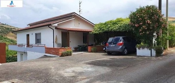 Villa unifamiliare Strada Senza Nome, Ariano Irpino