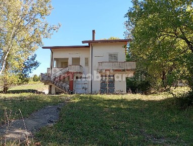 Villa unifamiliare, da ristrutturare, 240 m², Lapio