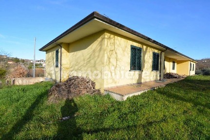 Villa bifamiliare 483 m², Paternopoli