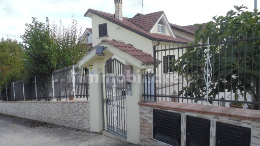 Villa bifamiliare 211 m², Centro, Nusco