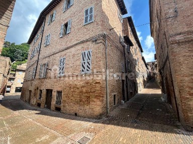 Trilocale via Stretta 36, Centro, Urbino