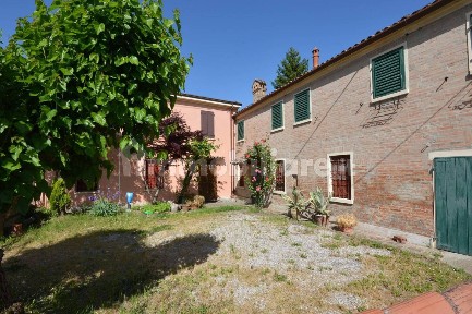 Casale via Antonio e Nicolò Beccari 173, Casaglia, Ferrara