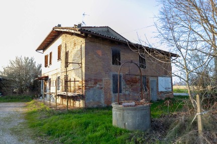 Cento, Via Maestra Monca, 1