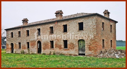Rustico, da ristrutturare, 500 m², Copparo