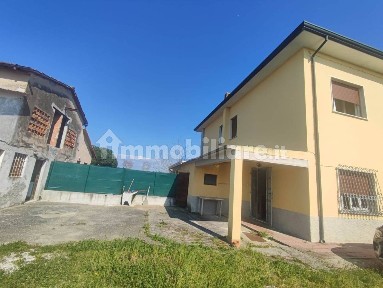 Villa bifamiliare via Aurelia Sud, Torre del Lago, Viareggio