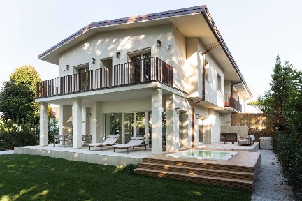 Villa bifamiliare via Cesare Battisti, Centro, Forte dei Marmi