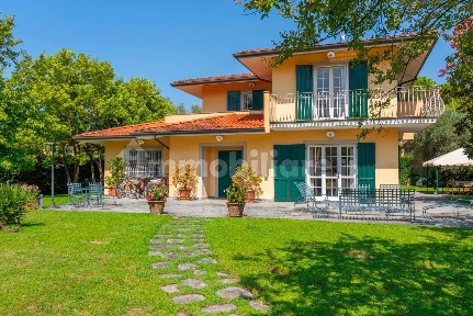 Villa unifamiliare via Mario Sironi 41, Caranna, Forte dei Marmi