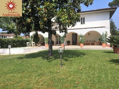 Villa unifamiliare via della Barbiera, Roma Imperiale, Forte dei Marmi