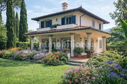 Villa unifamiliare via Giuseppe Mazzini 135A, Vittoria Apuana, Forte dei Marmi