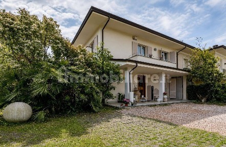 Villa bifamiliare via della Barbiera, Roma Imperiale, Forte dei Marmi