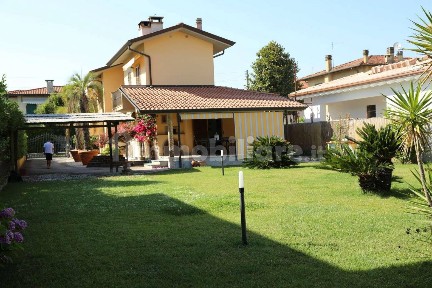 Villa unifamiliare via Piave 146/e, Centro, Forte dei Marmi