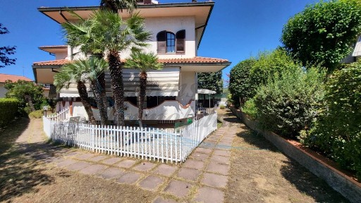 Villa unifamiliare via Lago D'Iseo, Rosignano Solvay, Rosignano Marittimo