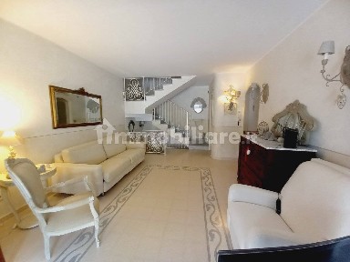 Villa plurifamiliare viale Giosue Carducci, Torre del Lago, Viareggio