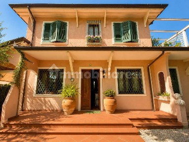 Villa unifamiliare via Pietro Mascagni 49, Centro, Forte dei Marmi