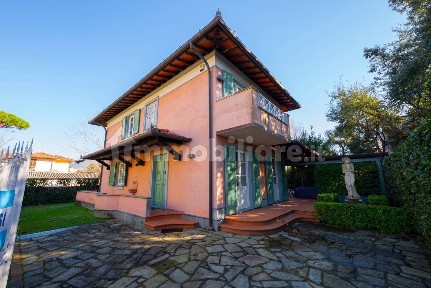Villa unifamiliare via Terreni Pacchiani 2, Centro, Forte dei Marmi