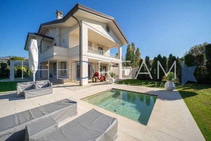 Villa unifamiliare via Fratelli Cervi 84, Centro, Forte dei Marmi