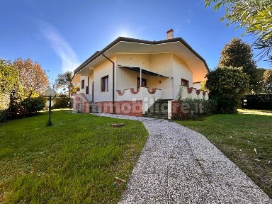Villa unifamiliare via Duca degli Abruzzi 46, Centro, Forte dei Marmi