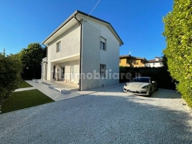 Villa unifamiliare via Francesco Carrara, Centro, Forte dei Marmi