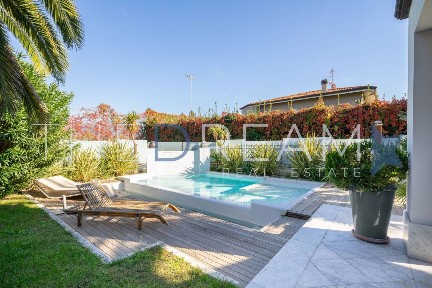 Villa unifamiliare via Alessandro Volta 85A, Vittoria Apuana, Forte dei Marmi