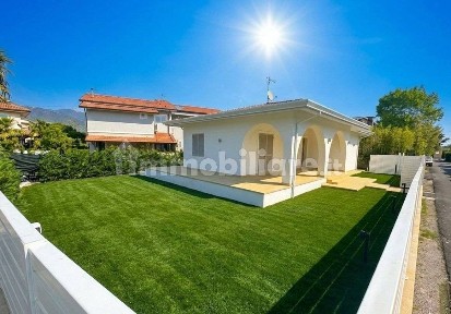 Villa unifamiliare via Matteo Civitali, Vittoria Apuana, Forte dei Marmi