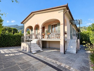 Villa unifamiliare via Alcide De Gasperi 1176, Ripa Pozzi Querceta Ponterosso, Seravezza