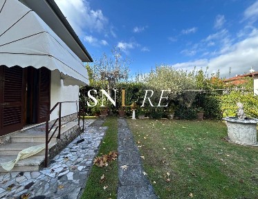 Villa bifamiliare via Giovanni Agnelli, Centro, Forte dei Marmi
