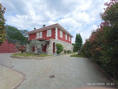 Villa unifamiliare via Pescaglia, 13, Camaiore Paese, Camaiore