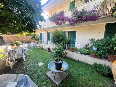 Villa bifamiliare via Francesco Carrara 102, Centro, Forte dei Marmi