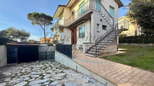 Villa bifamiliare via Lungomonte, Rosignano Solvay, Rosignano Marittimo