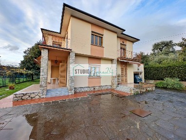 Villa unifamiliare via della Rinascita, Ripa Pozzi Querceta Ponterosso, Seravezza