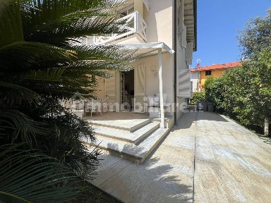 Villa bifamiliare via Eugenio Barsanti, Centro, Forte dei Marmi