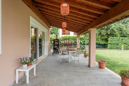 Villa unifamiliare via dei Francesconi, Massa Macinaia - San Leonardo, Capannori