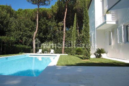 Villa unifamiliare via Donatello, Roma Imperiale, Forte dei Marmi