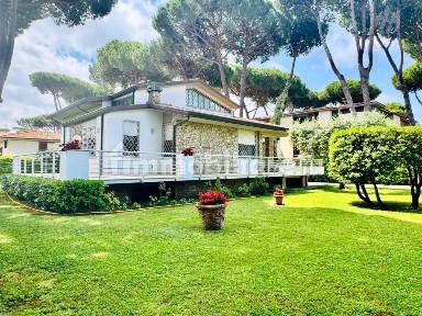 Villa unifamiliare viale John Fitzgerald Kennedy, Lido di Camaiore, Camaiore