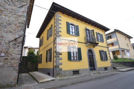 Villa unifamiliare via Giuseppe Garibaldi 31, Centro, Camporgiano