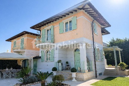 Villa bifamiliare via Eritrea 46, Pietrasanta