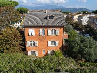 Villa bifamiliare via Giuseppe Verdi 45, Lido di Camaiore, Camaiore