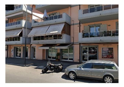 Locale commerciale in Vendita
