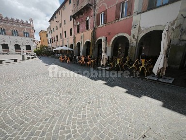 Locale commerciale in Vendita