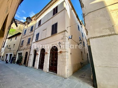 Locale commerciale in Vendita