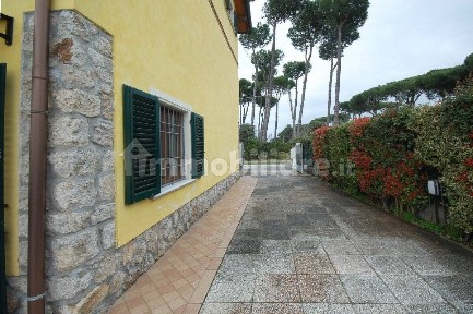 Villa bifamiliare via delle Vignette 22, Pietrasanta