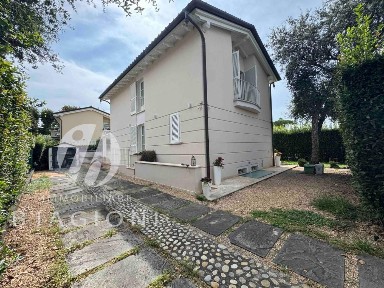 Villa unifamiliare viale Apua, Pietrasanta