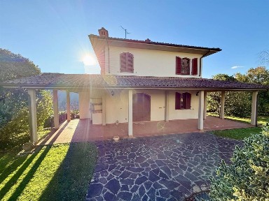 Villa unifamiliare piazza Beato Michele 1A, Centro, Barga