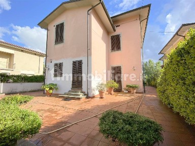 Lucca, Santissima Annunziata, Via della Santissima Annunziata Traversa 2, 50