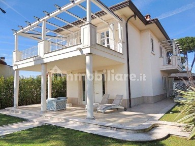 Villa bifamiliare via Giuseppe Mazzini 188, Vittoria Apuana, Forte dei Marmi