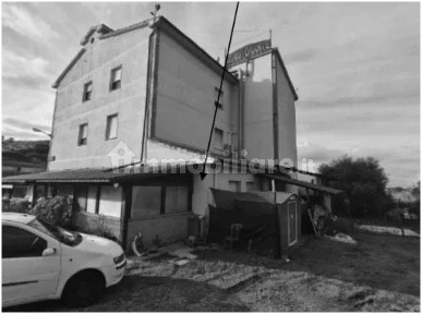 Negozio all'asta via Arno 5, Gavorrano