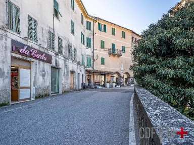 Locale commerciale in Vendita