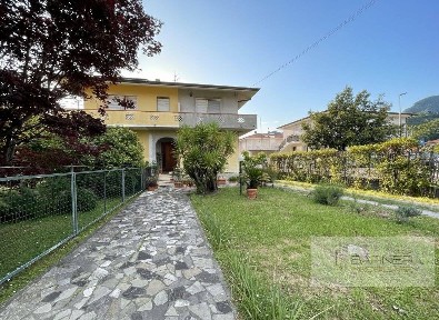 Villa bifamiliare via Don Eugenio Benedetti 10, Capezzano Pianore, Camaiore
